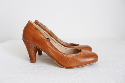 FIORE GENUINE LEATHER HEELS TAN - SIZE 6