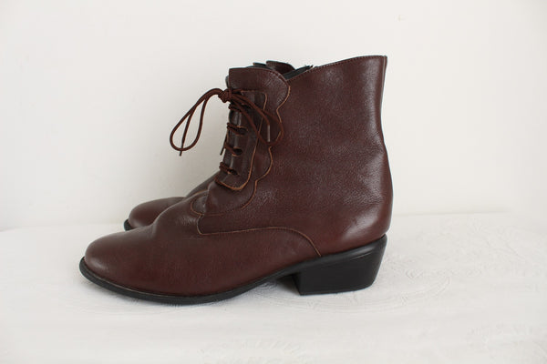 GENUINE LEATHER LACE UP BOOTS - SIZE 9