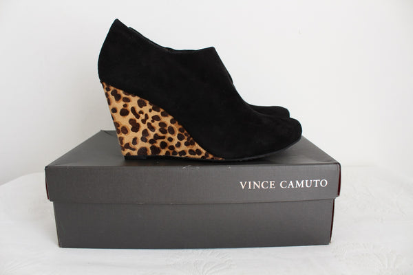 VINCE CAMUTO GENUINE LEATHER WEDGES - SIZE 7