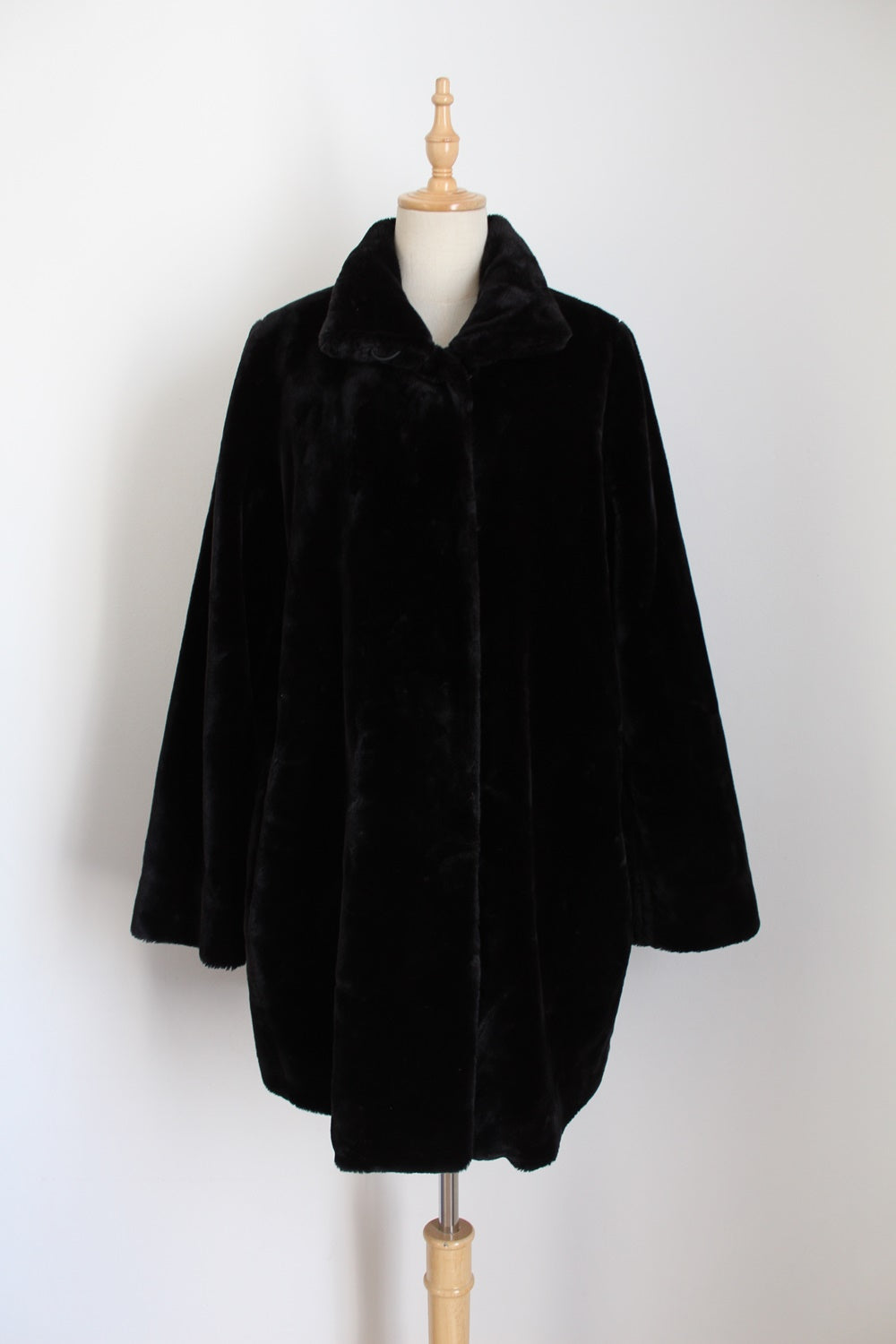 FUCHS SCHMITT PLUSH FAUX FUR COAT BLACK - SIZE 14