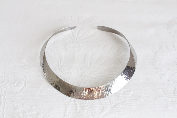 VINTAGE SILVER TONE METAL CHOKER