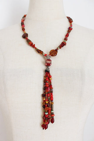 VINTAGE GLASS BEADED NECKLACE RED