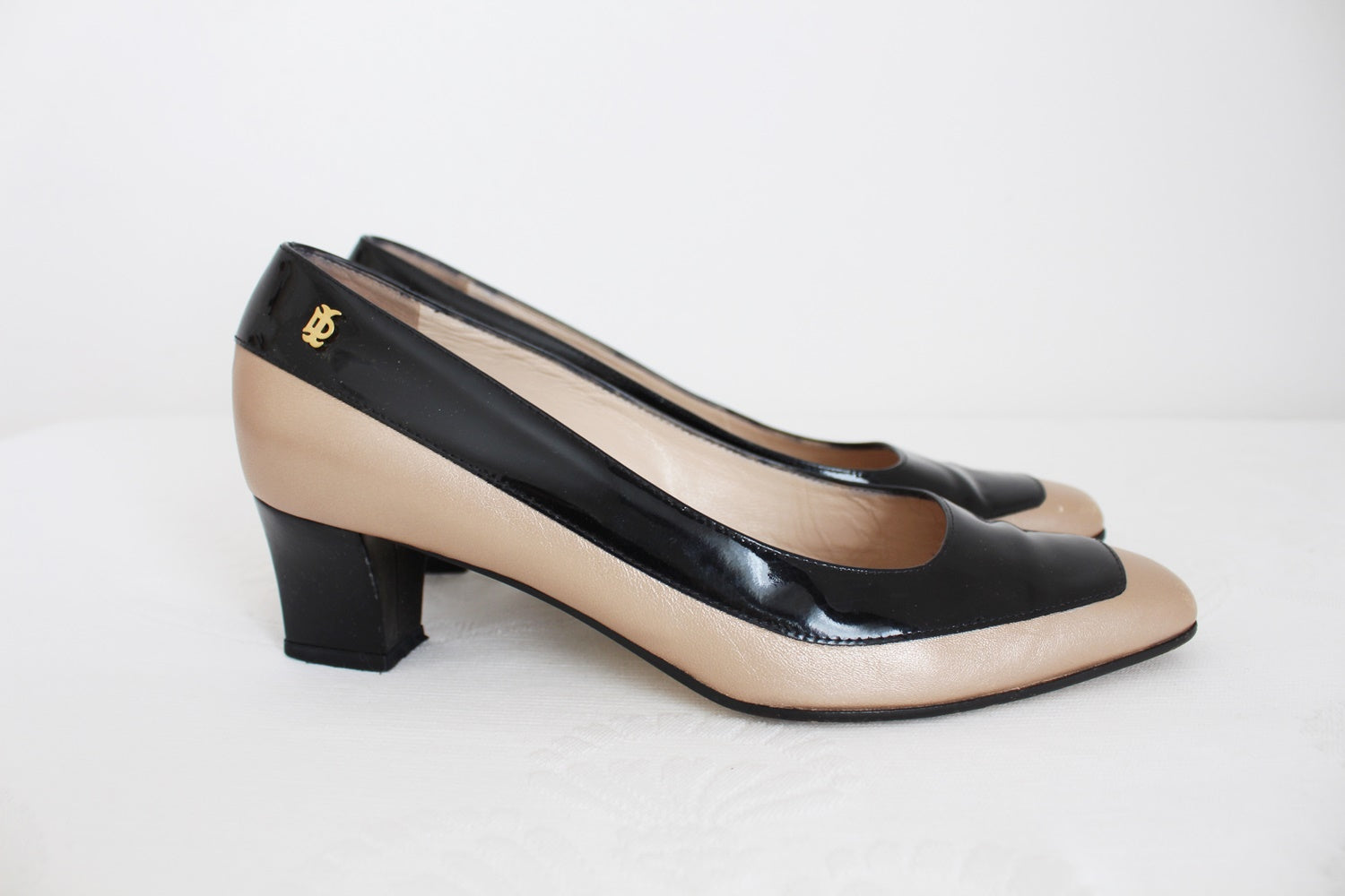 DONNA LAURA VENEZIA GENUINE LEATHER HEELS - SIZE 6