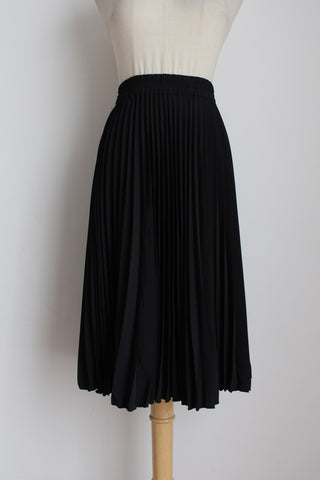 VINTAGE FLARED PLEATED SKIRT BLACK - SIZE 8