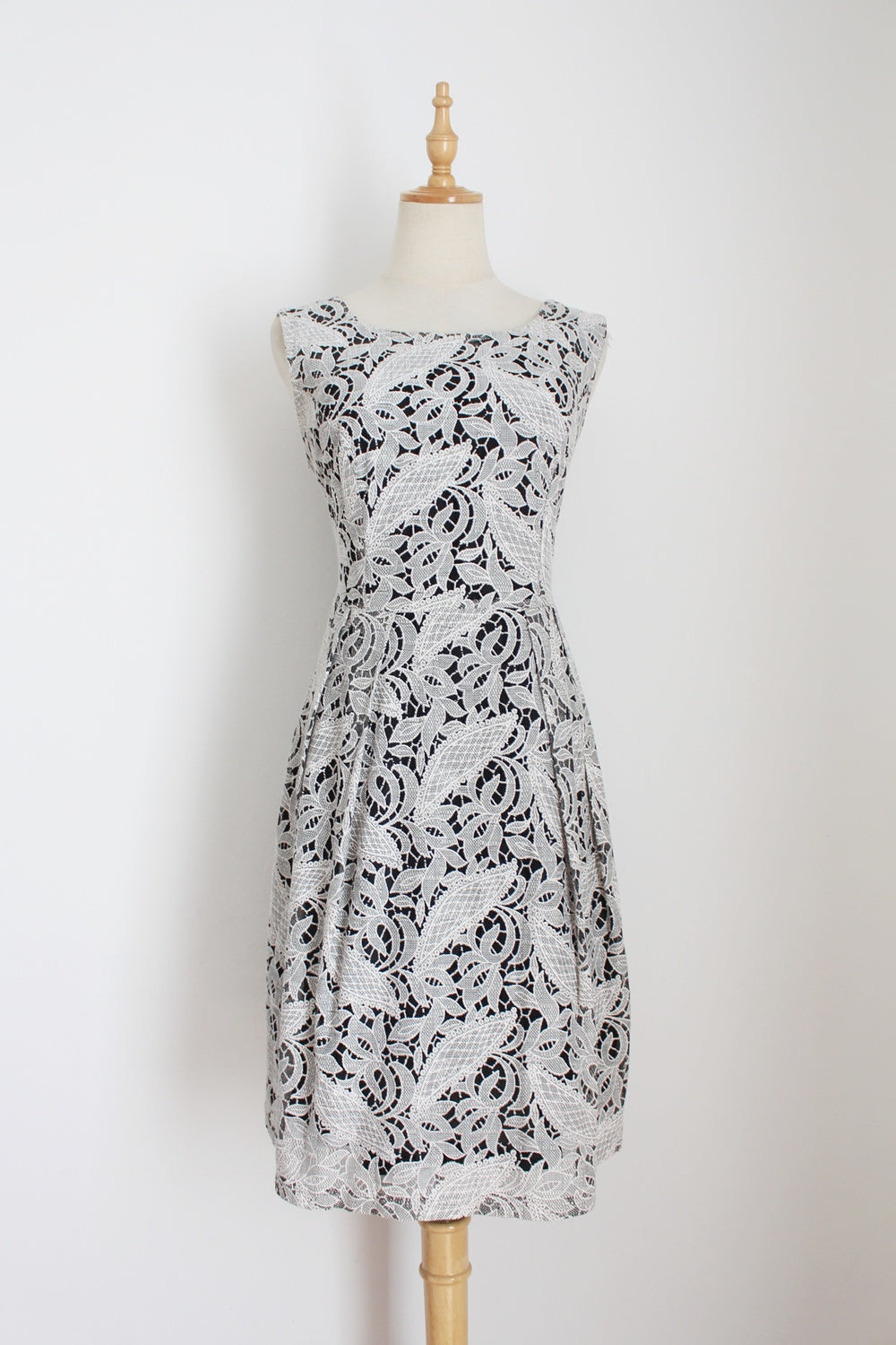 EXACT FLORAL LACE TEA DRESS WHITE - SIZE 12