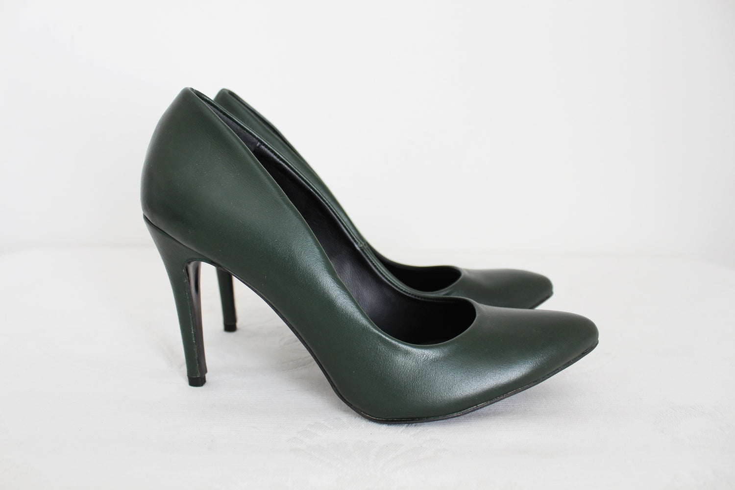 STIG P GENUINE LEATHER HEELS GREEN - SIZE 7