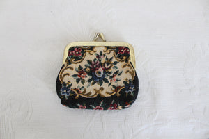 VINTAGE FLORAL TAPESTRY COIN PURSE