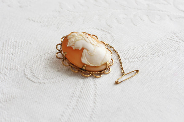 VINTAGE ROLLED GOLD CAMEO BROOCH