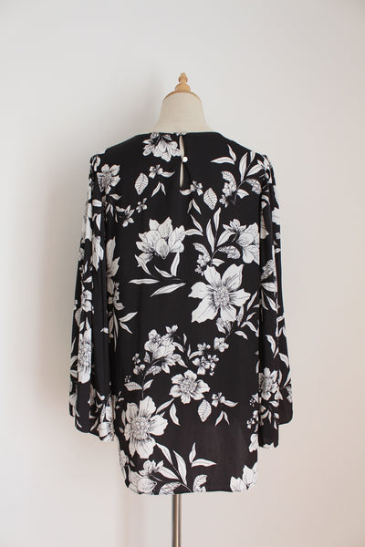 WITCHERY FLARED SLEEVE FLORAL BLOUSE - SIZE 6/8