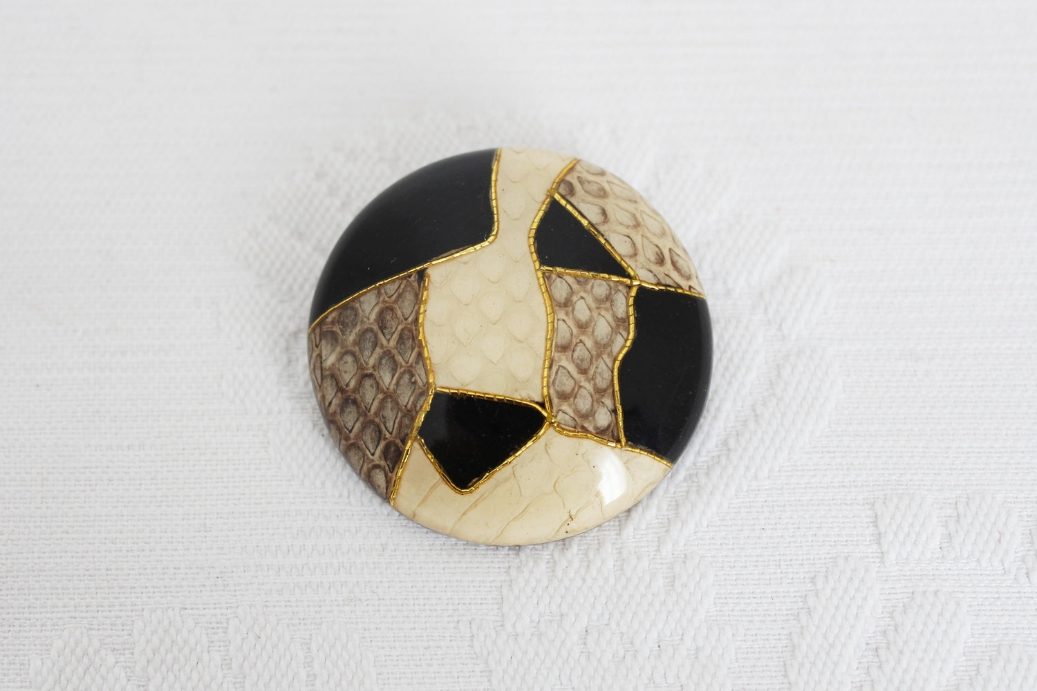 GENUINE SNAKE SKIN VINTAGE BROOCH CREAM