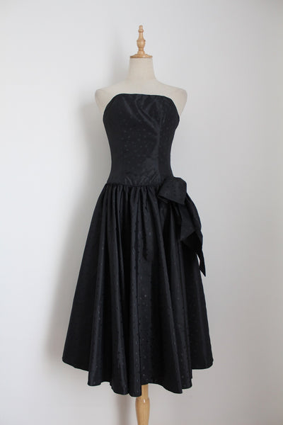 VINTAGE POLKA DOT STRAPLESS DRESS BLACK - SIZE 4