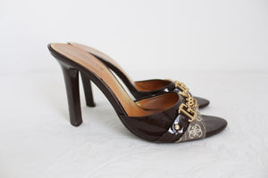 GUESS PATENT CHAIN HEELS BROWN - SIZE 4