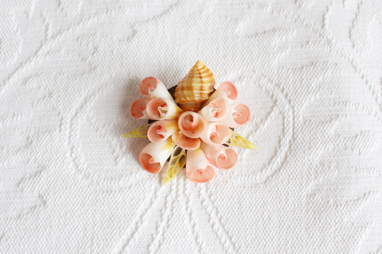 VINTAGE SEA SHELL CLUSTER BOUQUET BROOCH