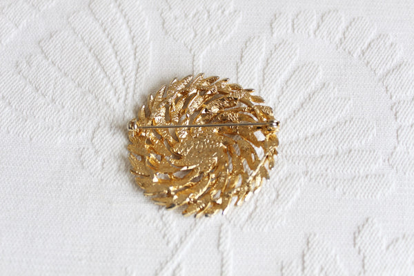 VINTAGE LARGE GOLD TONE TEXTURED CIRCLE BROOCH