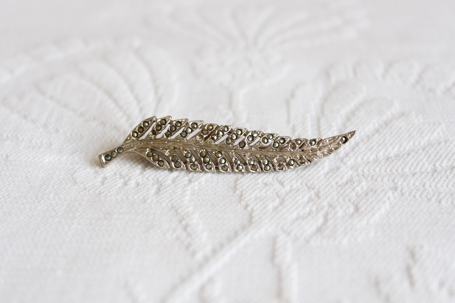VINTAGE MARCASITE FERN LEAF SILVER TONE BROOCH