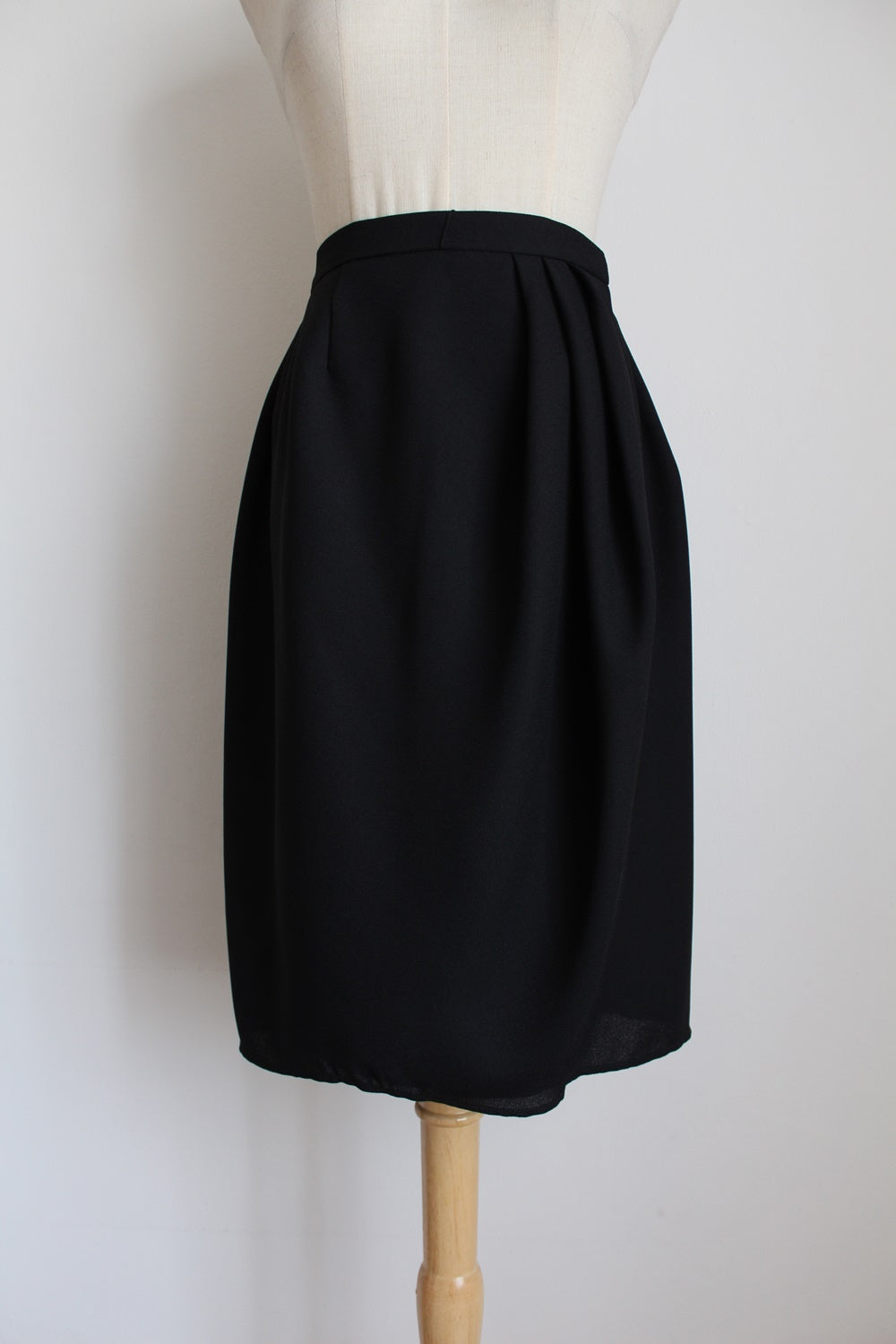 LESLIE FAY VINTAGE WRAP SKIRT BLACK - SIZE 6