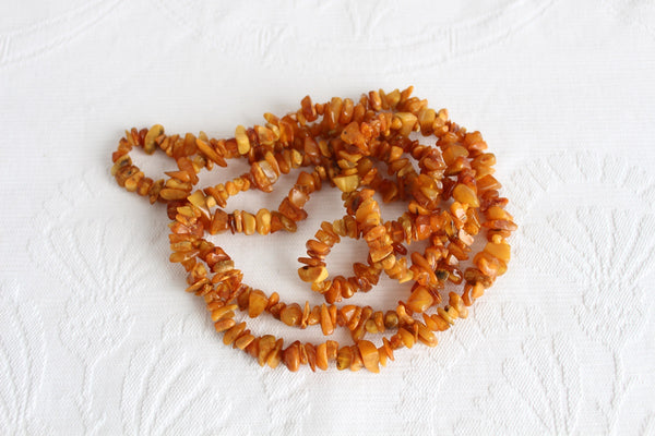 VINTAGE AMBER BEADED LONG NECKLACE